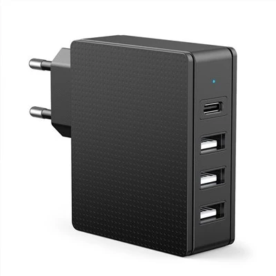 Multi USB stenski polnilec